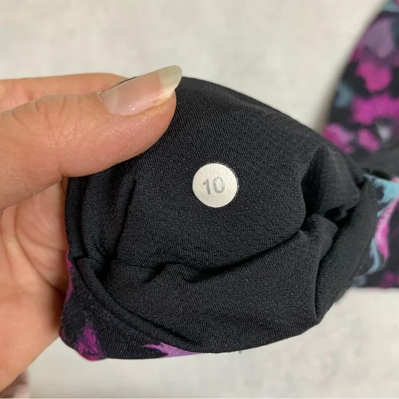 Lululemon purple floral leggings size 10 with mesh detail and zipper pockets - Picture 9 of 9